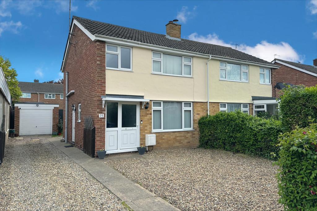 Highbury Way, Great Cornard 3 bed semidetached house £300,000