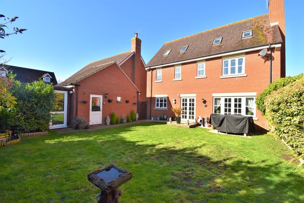 The Orchard, Heybridge, CM9 4UN 5 bed detached house for sale £599,000