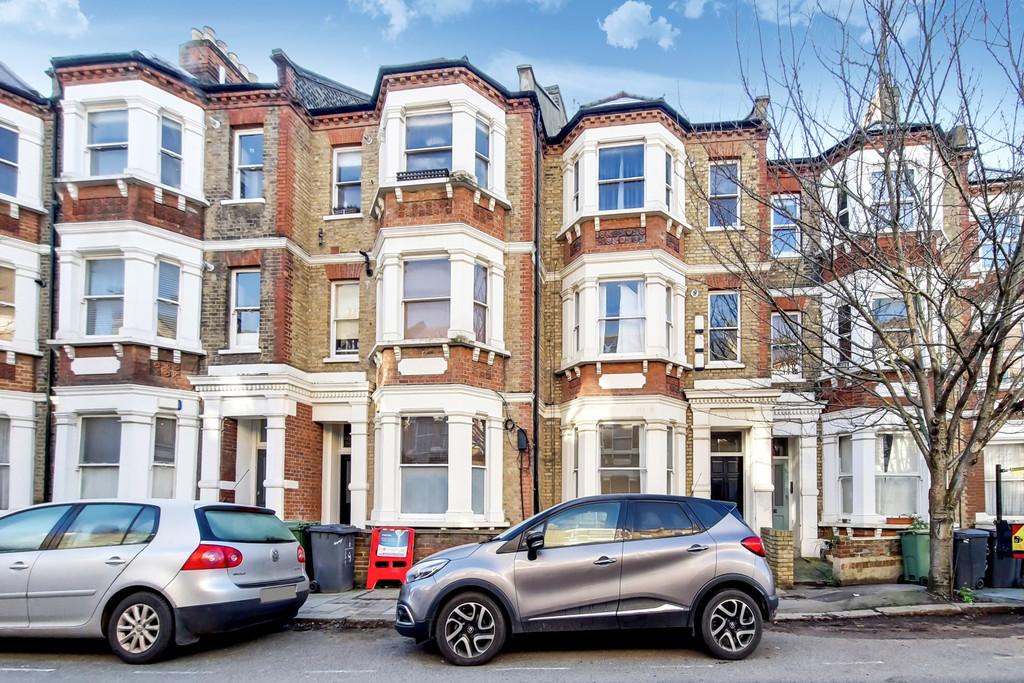 Handforth Road, London 3 bed apartment £2,950 pcm (£681 pw)