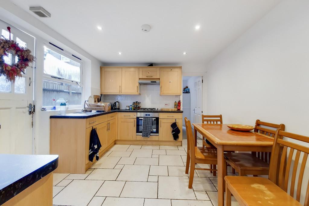 Handforth Road, London 3 bed apartment £2,950 pcm (£681 pw)