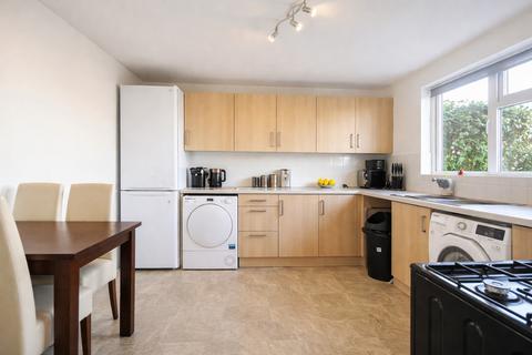 3 bedroom terraced house to rent, Southbourne Avenue, Holbury