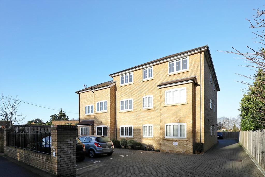 Chertsey Road, Ashford 2 bed apartment for sale £315,000
