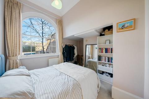 Flat 2, 71 High Street, London, N8 7QB