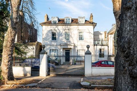 Flat 2, 71 High Street, London, N8 7QB