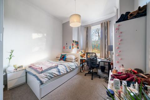 Flat 2, 71 High Street, London, N8 7QB