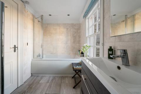 Flat 2, 71 High Street, London, N8 7QB