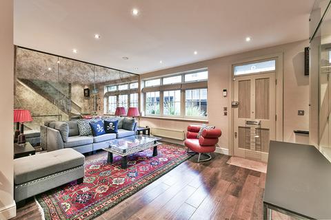 3 bedroom mews for sale, Petersham Mews, London SW7