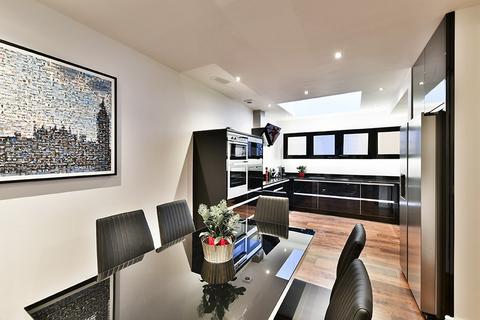 3 bedroom mews for sale, Petersham Mews, London SW7