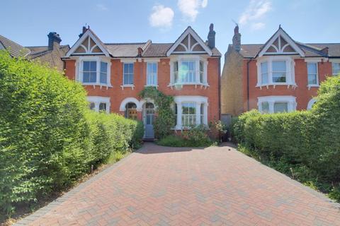 150 Whytecliffe Road North, Purley, CR8 2AS
