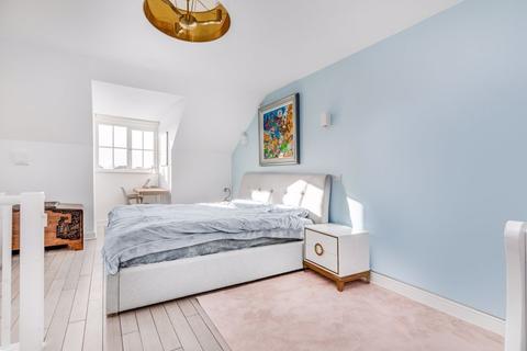 3 bedroom terraced house for sale - Cuddington Avenue, Worcester Park