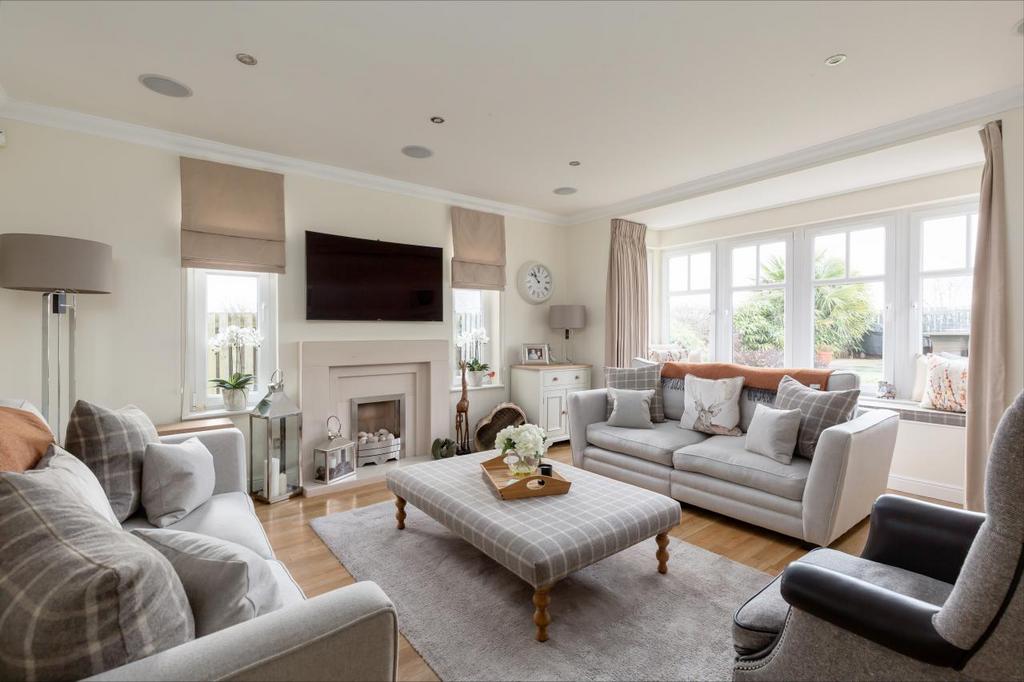 Brighouse Park Gardens, Cramond 5 bed detached house £895,000