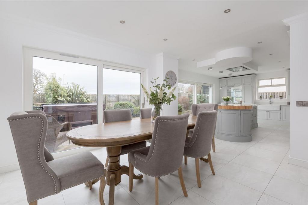 Brighouse Park Gardens, Cramond 5 bed detached house £895,000