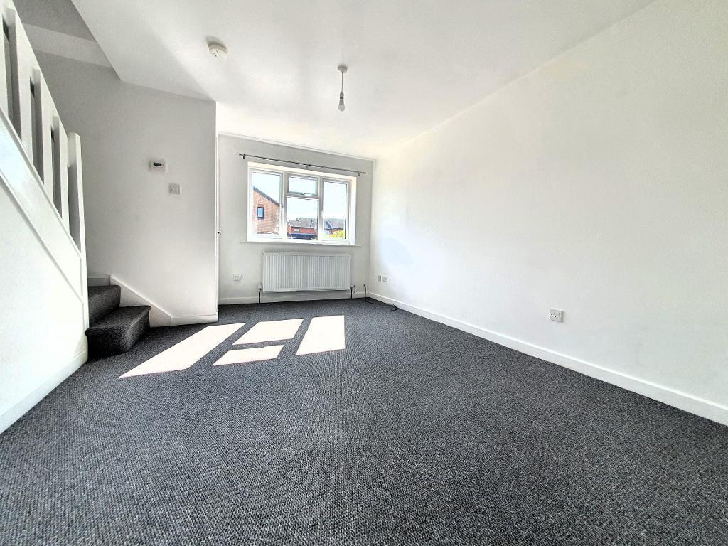 Dexter Close, Barton Hills, Luton... 2 bed terraced house £1,175 pcm