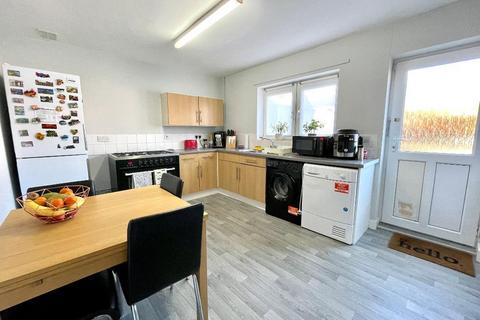 2 bedroom semi-detached house for sale - Wike Road, Lundwood, Barnsley, South Yorkshire, S71 5LZ