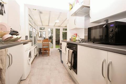 4 bedroom terraced house to rent, Guildford Park Avenue, Guildford, Surrey, GU2