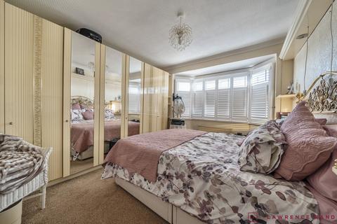 3 bedroom semi-detached house for sale - Cranbourne Road, Northwood, Middlesex, HA6