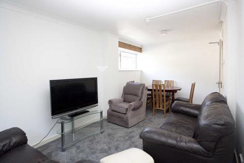 6 bedroom end of terrace house to rent, Oak Hill, Surbiton KT6