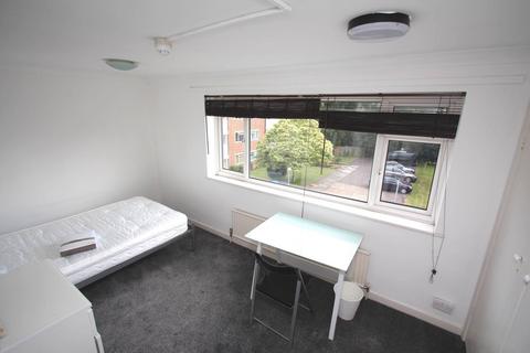 6 bedroom end of terrace house to rent, Oak Hill, Surbiton KT6