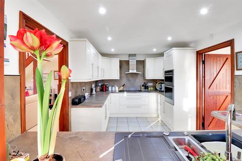 12 Orchard Gate, Dolton, Winkleigh, EX19 8QZ