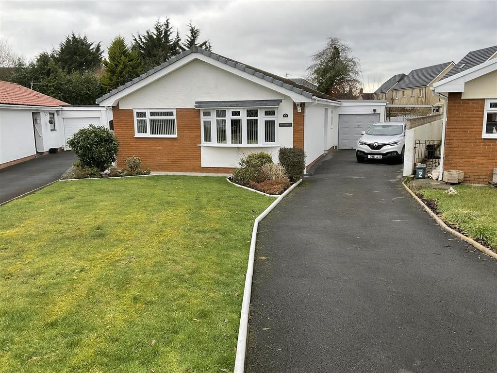 Llwyn Y Bryn, Ammanford 3 bed detached bungalow £279,995