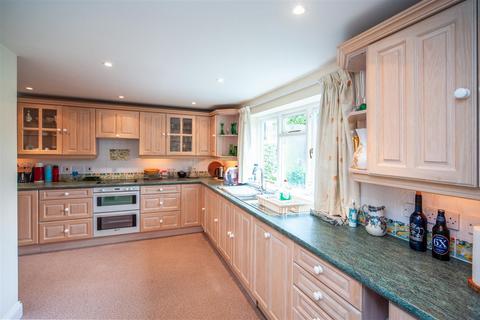 3 bedroom end of terrace house for sale, Church Street, Kintbury