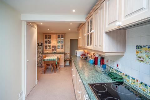 3 bedroom end of terrace house for sale, Church Street, Kintbury