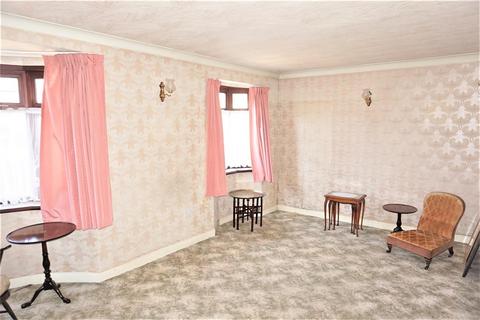 27 Green Way, Bromley, BR2 8EZ
