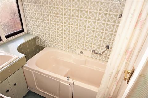 27 Green Way, Bromley, BR2 8EZ
