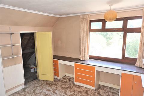 27 Green Way, Bromley, BR2 8EZ
