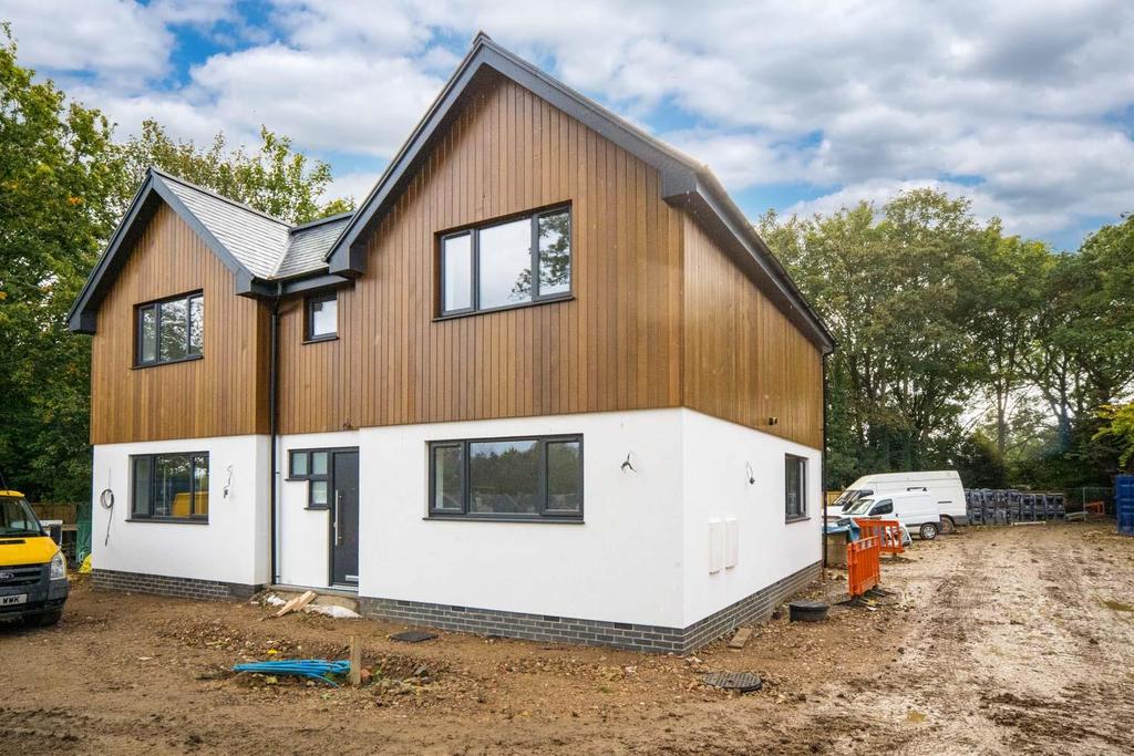 Harwood Close, Wootton Bridge 4 bed detached house £675,000
