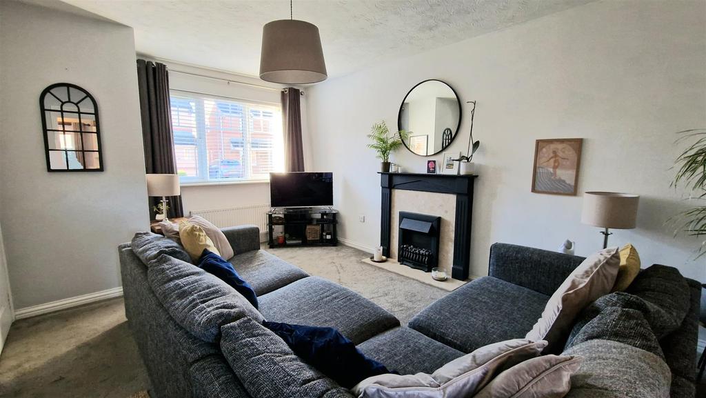 Kyle Road, Hilton, Derby 3 bed semidetached house for sale £230,000