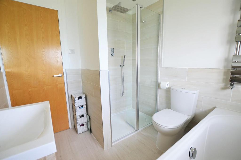 Bathroom 2.JPG