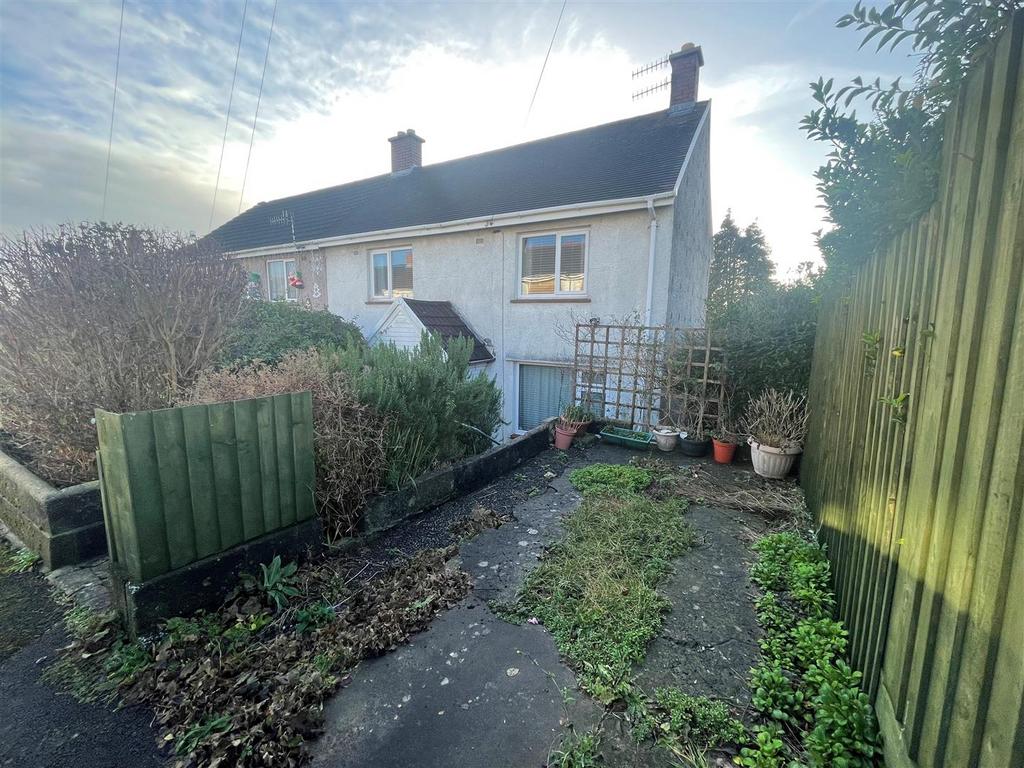 Tir Capel, Llanelli 3 bed semidetached house for sale £125,000