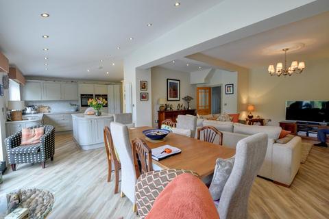 303 Gisburn Road, Barrowford, Nelson, BB9 6AU
