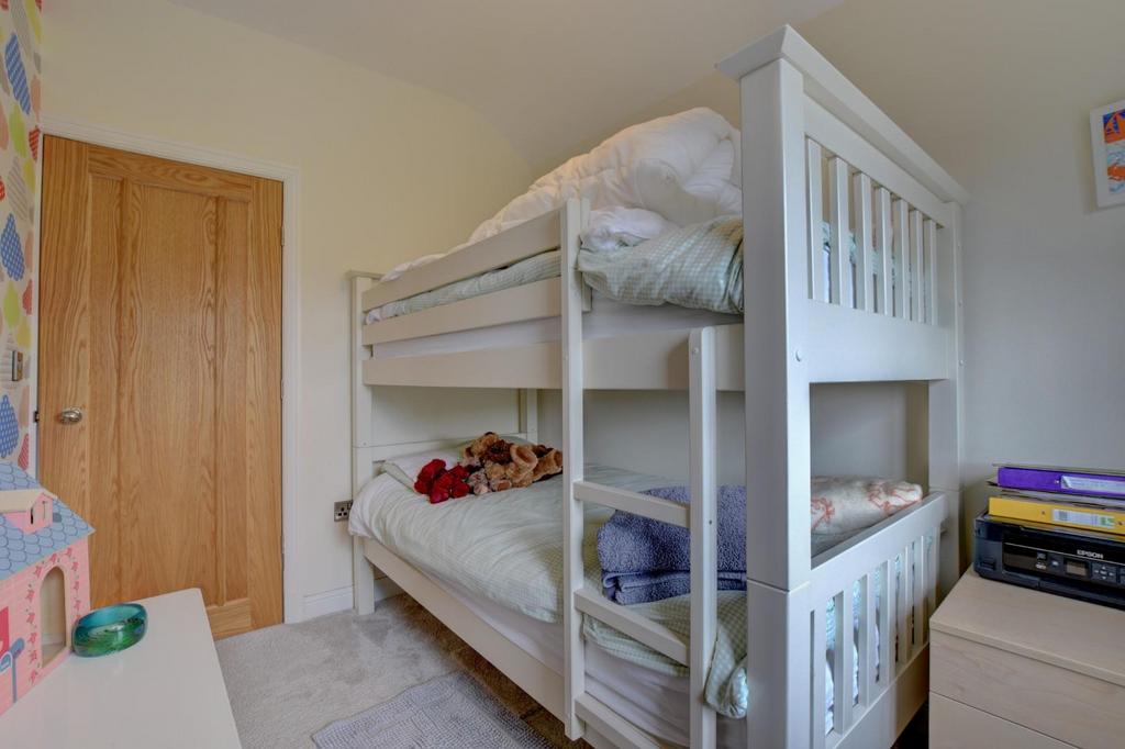 Bed 8.jpg