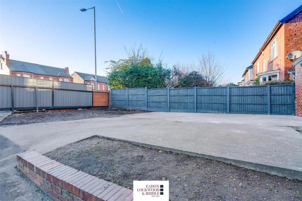 Front Driveway.jpg