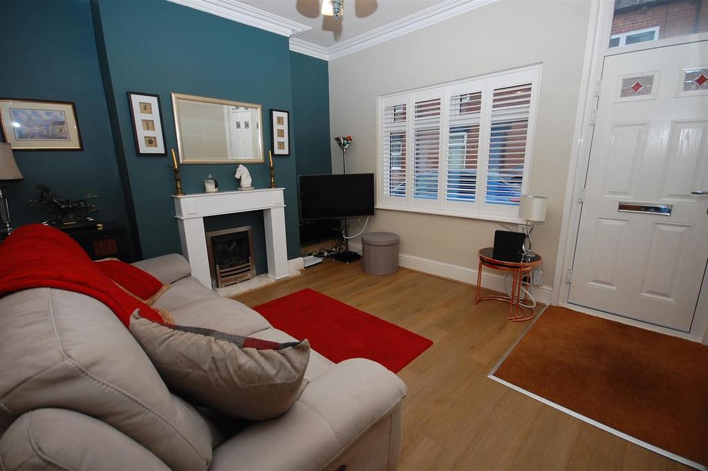 Lyndon Avenue, Garforth, Leeds, LS25 3 bed terraced house £199,995