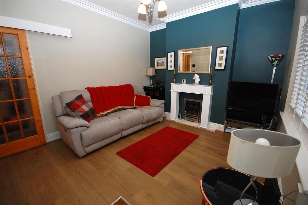 Lyndon Avenue, Garforth, Leeds, LS25 3 bed terraced house £199,995