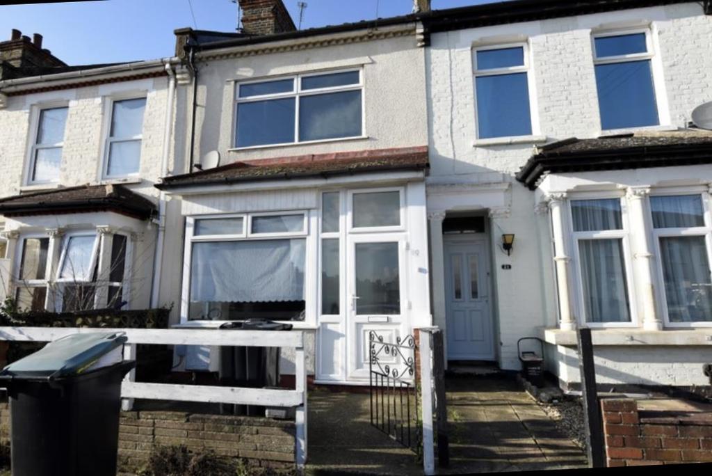 Campbell Road, Gravesend 3 bed terraced house £1,250 pcm (£288 pw)