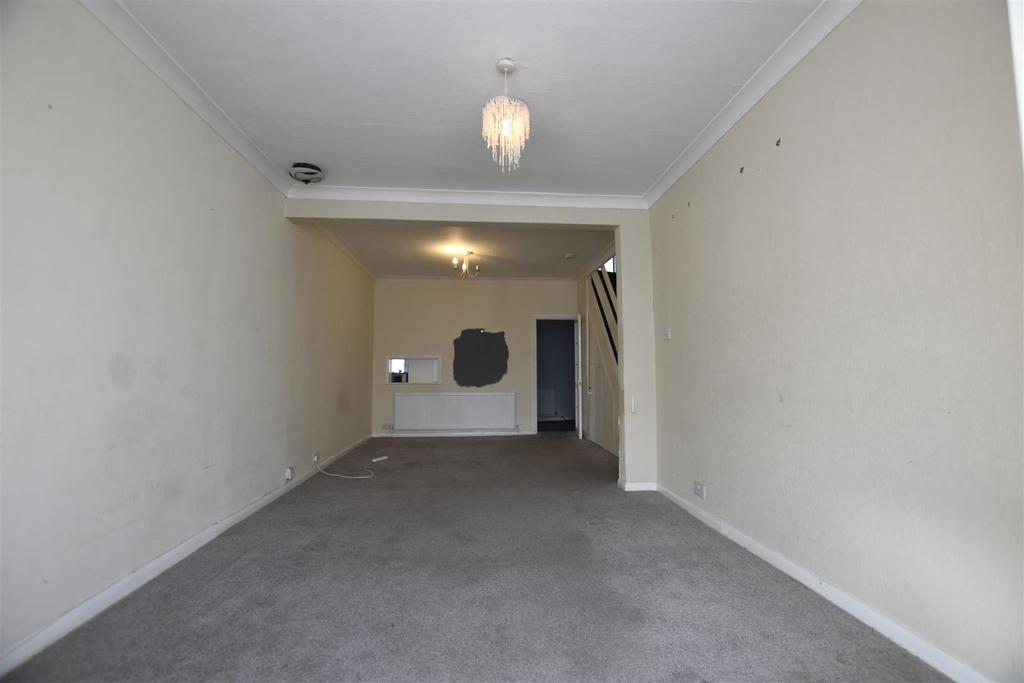 Campbell Road, Gravesend 3 bed terraced house £1,250 pcm (£288 pw)