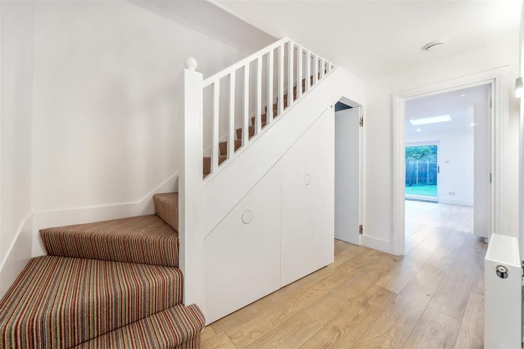 Northcote Crescent, West Horsley 4 bed semidetached house £1,100,000