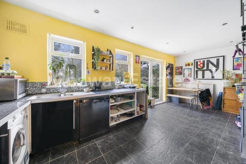 13 Woodcote Avenue, London, NW7 2PG