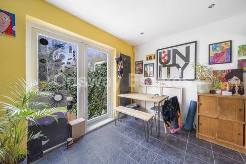 13 Woodcote Avenue, London, NW7 2PG