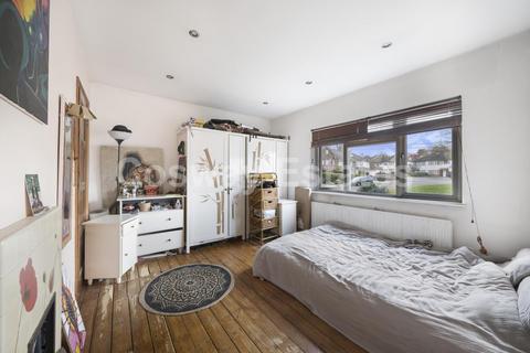 13 Woodcote Avenue, London, NW7 2PG