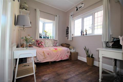121 Ewell By Pass, Epsom, KT17 2PX