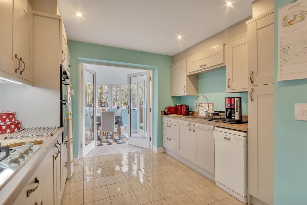Henley Drive, Oswestry 4 bed detached house for sale £345,000