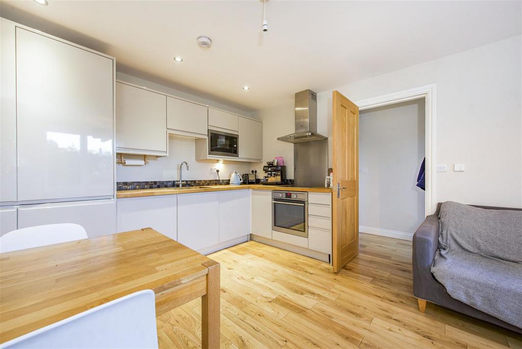 Belmont Road, Twickenham 1 bed flat for sale £365,000