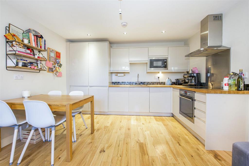 Belmont Road, Twickenham 1 bed flat £365,000