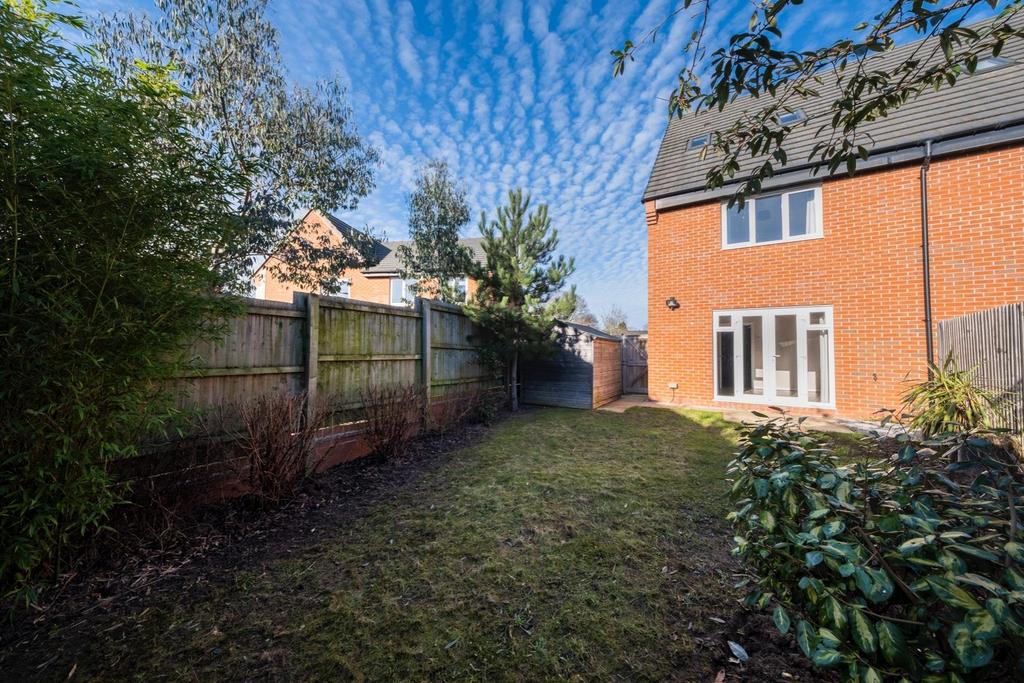 12 Firecrest Way-2-003.JPG