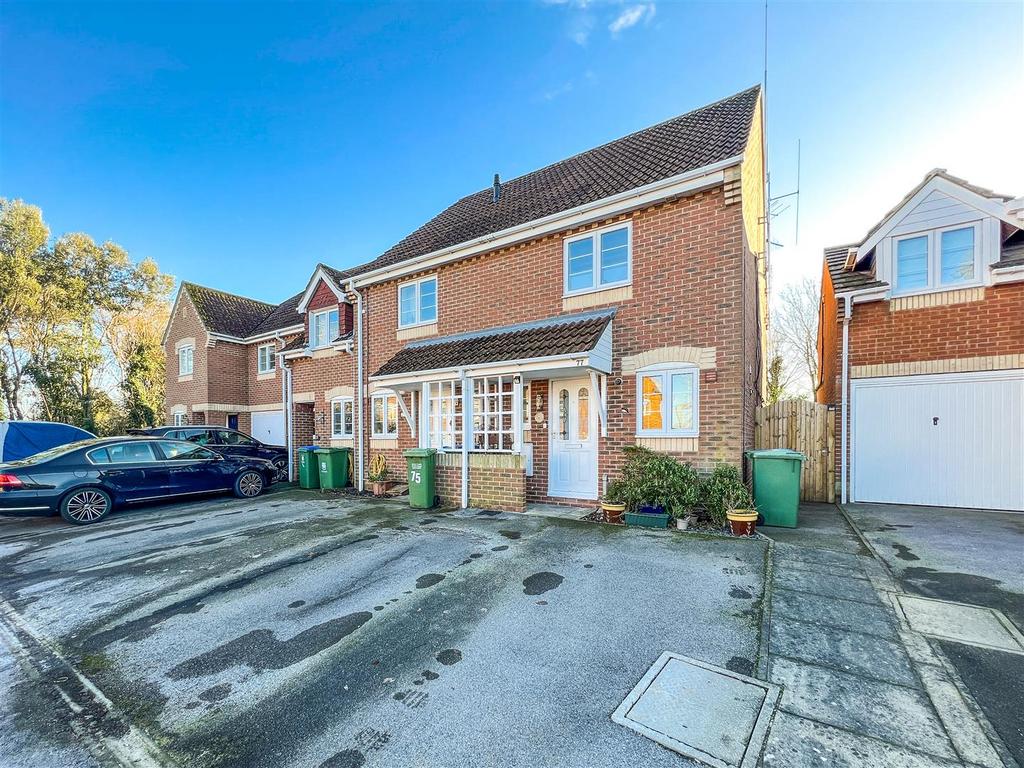 Watersmeet, Fareham 2 bed end of terrace house £280,000